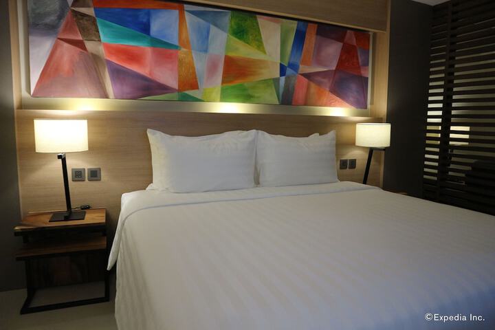 Room 8 of 76