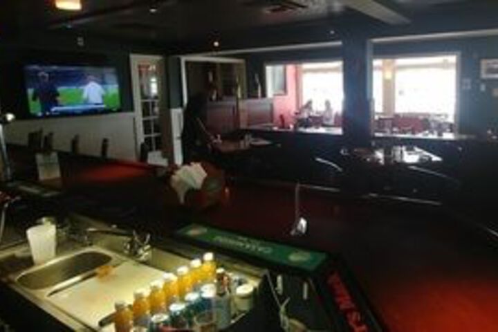 Lounge 19 of 53