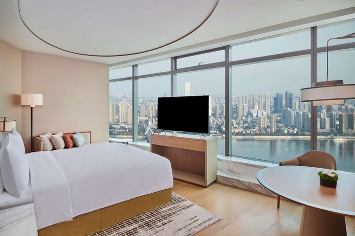 Room 10 of 81