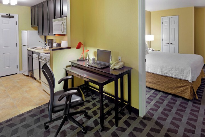 Room 11 of 32