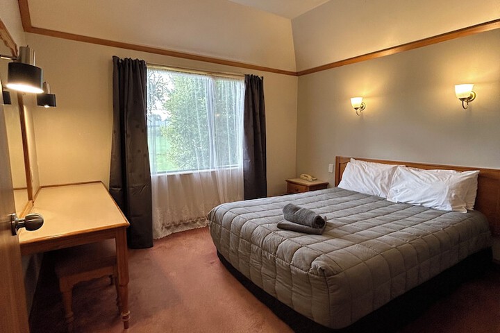 Room 13 of 38