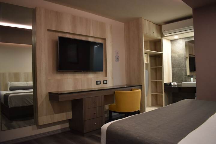 Superior King Bed (3 of 13)