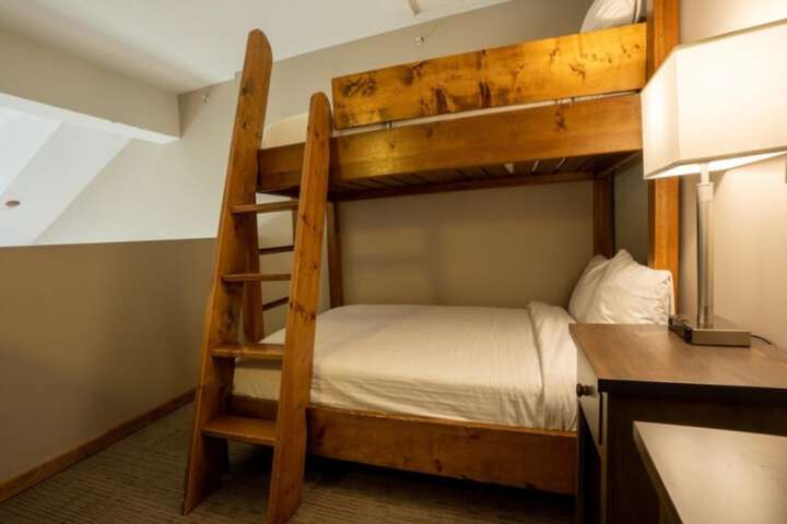 Room 33 of 266