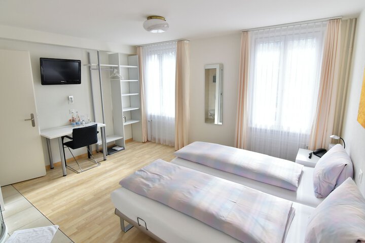 Room 15 of 42
