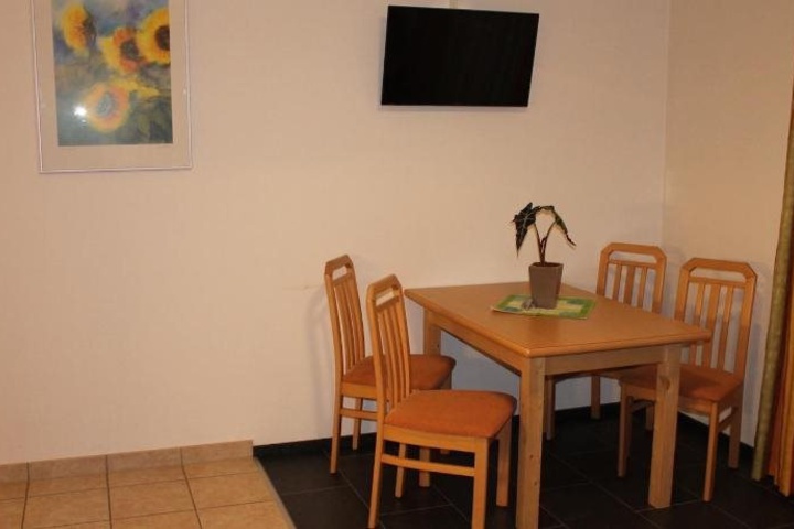 Room 5 of 17