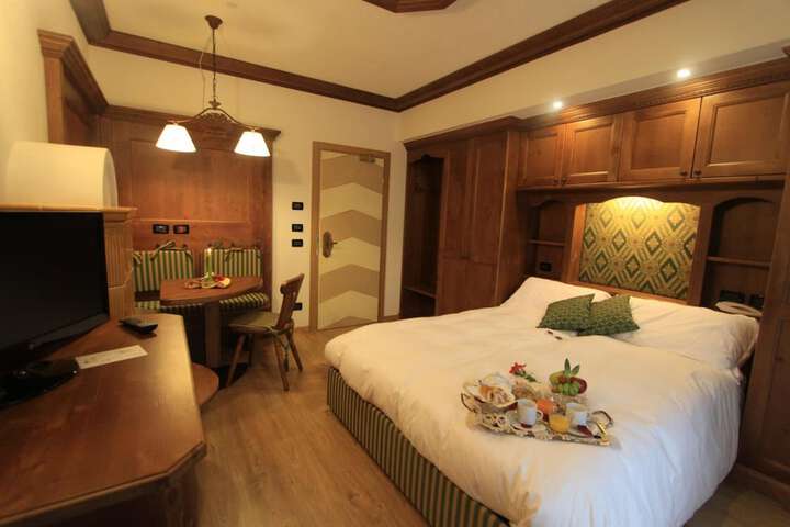 Room 13 of 70