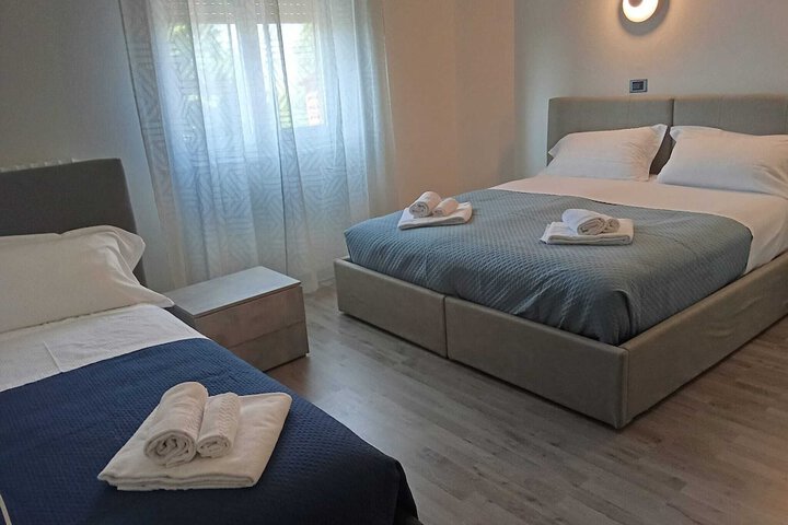 Room 3 of 8