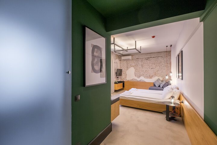 Room 46 of 76