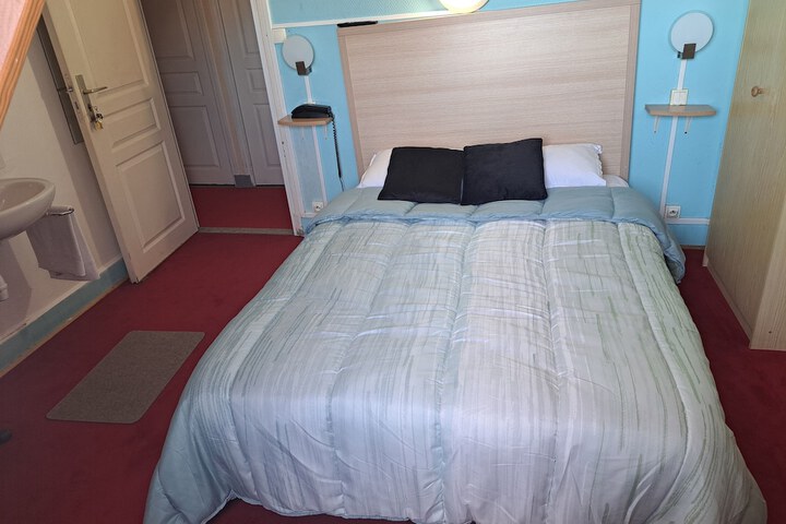 Room 12 of 20