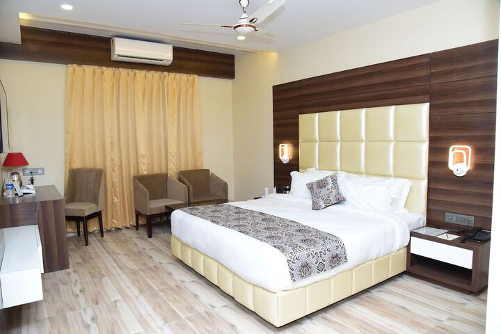 Room 9 of 36