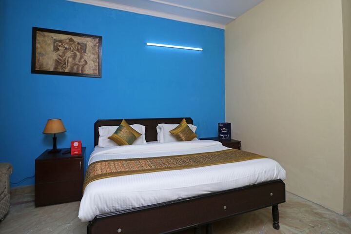 Room 6 of 18
