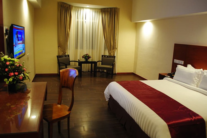 Room 6 of 30