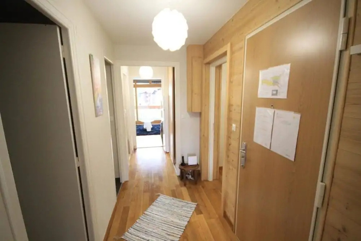 Room 9 of 14