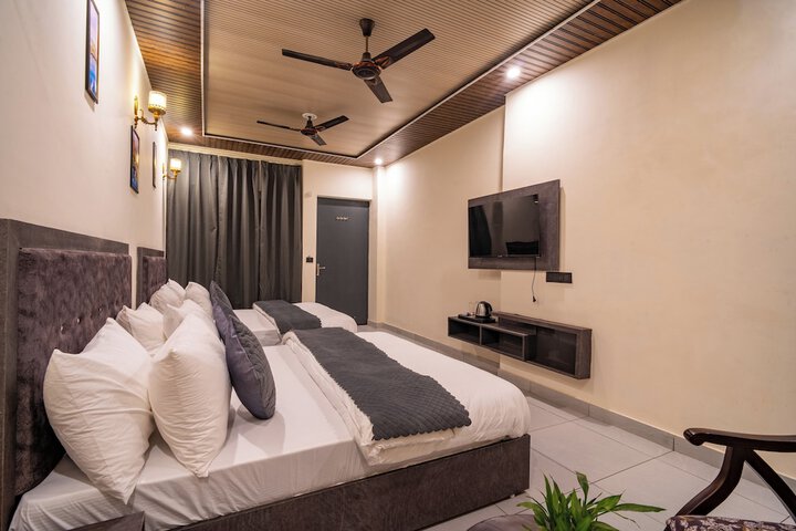 Room 8 of 29