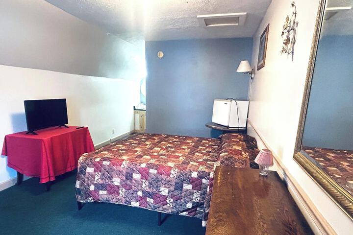 Room 5 of 19