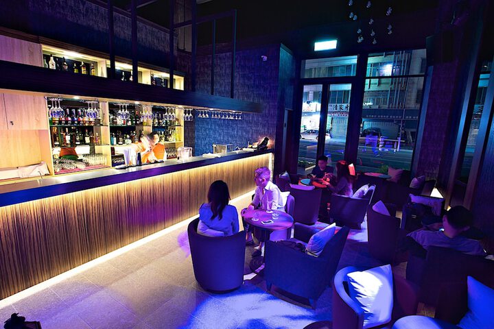 Lounge 68 of 97