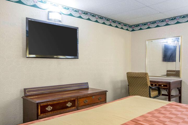 1 King Bed (1 of 5)