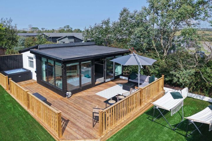 Cedars Lodge - Hot Tub - Penally - Tenby in Tenby