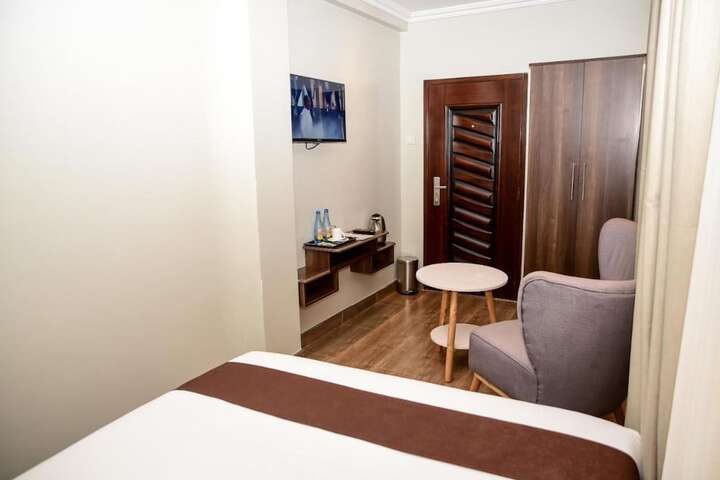 Room 15 of 32