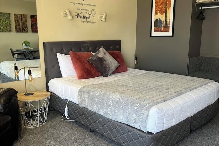 Room 8 of 43