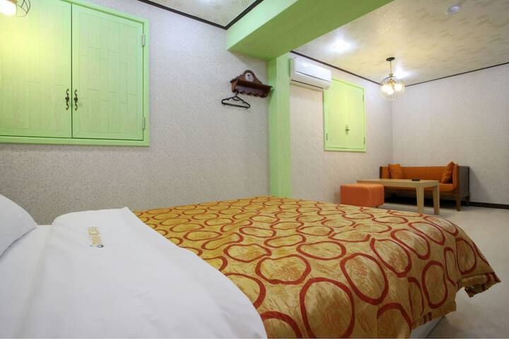 Room 9 of 29