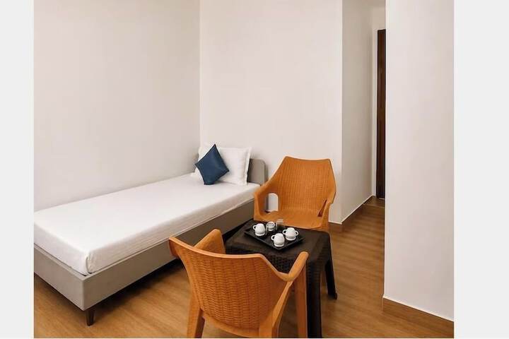 Room 8 of 27