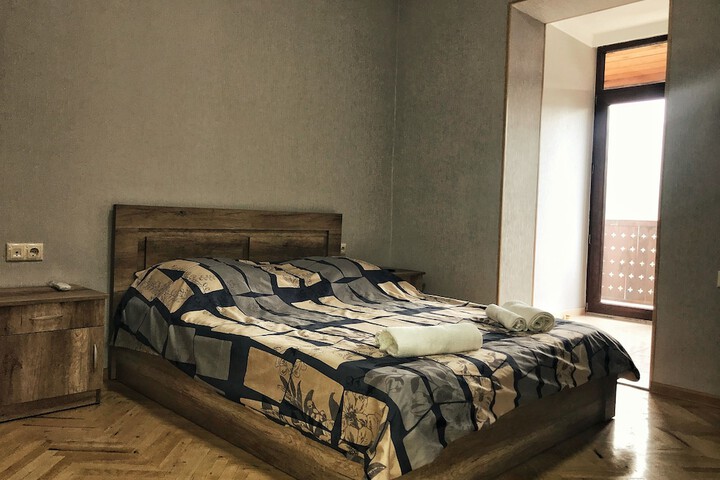 Room 9 of 37