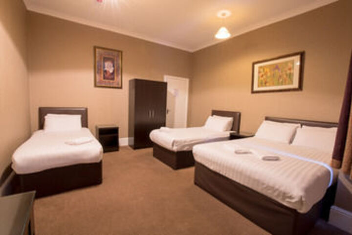 Room 9 of 28