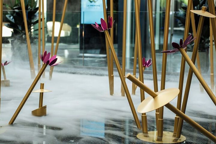 Lobby lounge
