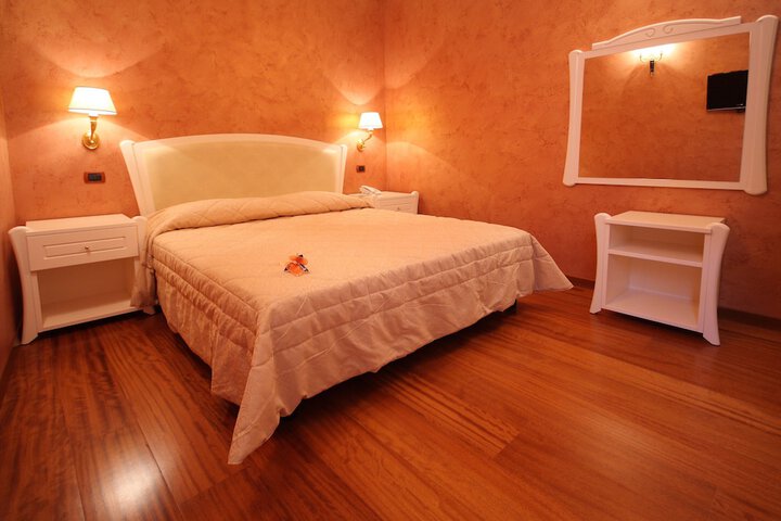 Room 7 of 61