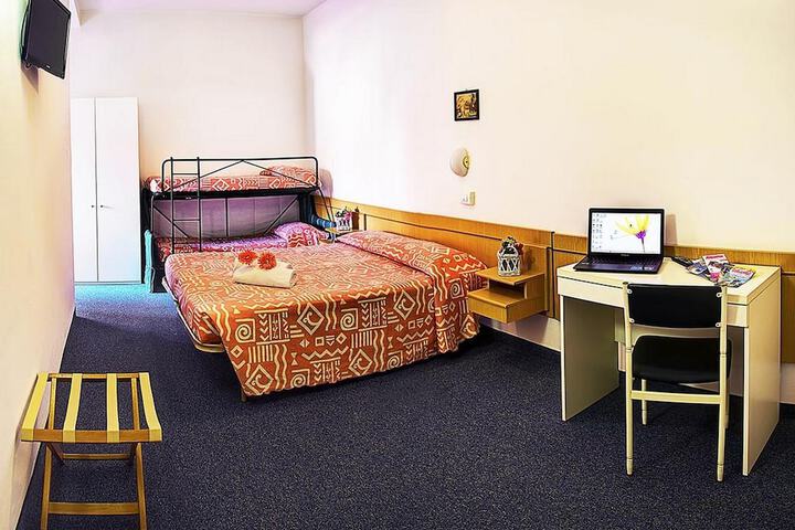 Room 9 of 31