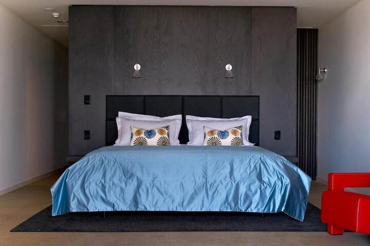 Room 3 of 37