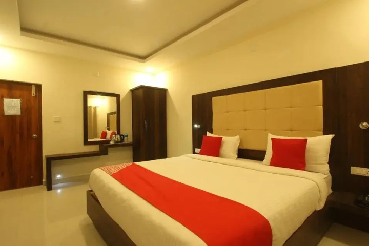 Room 4 of 16