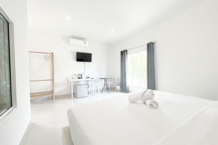 Room 2 of 34