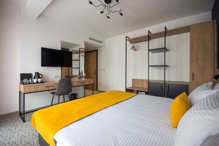 Room 3 of 34