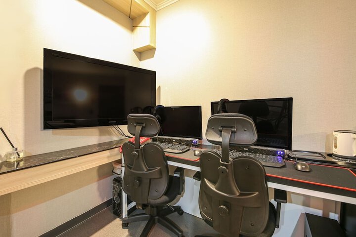 Room 6 of 118