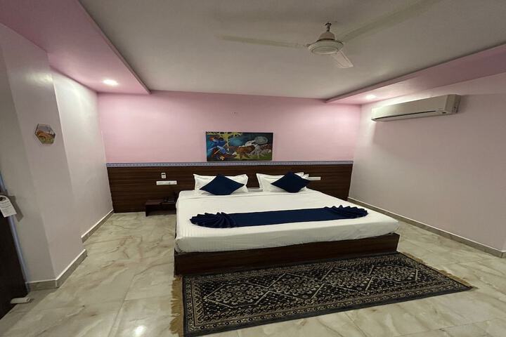 Room 7 of 26