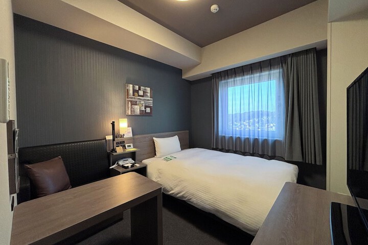 Room 4 of 27