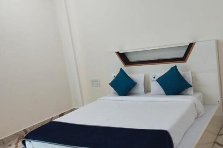 Room 4 of 26
