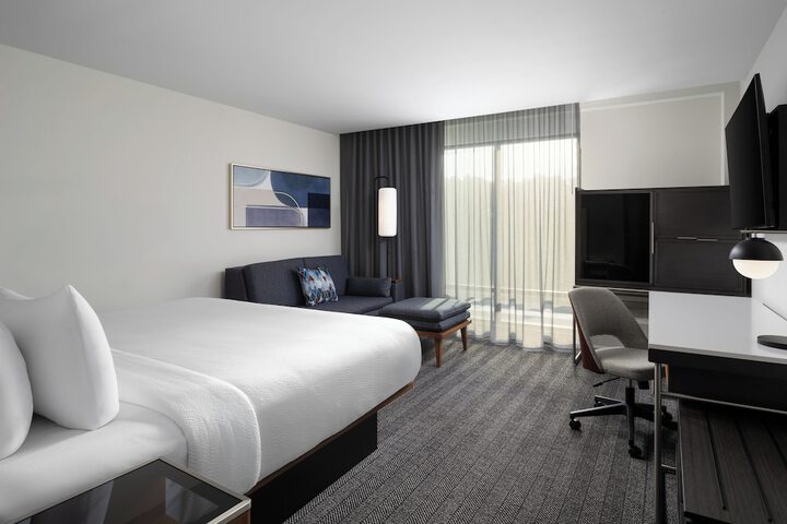 Room 11 of 25