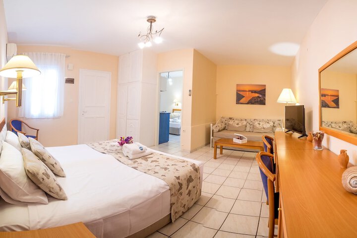 Room 43 of 82