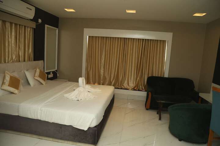 Room 3 of 25