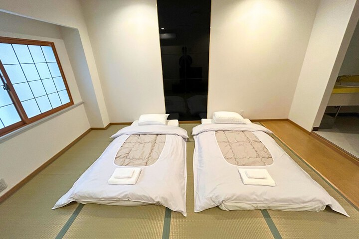 Room 13 of 36