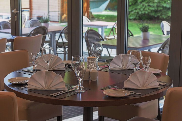 Dining 62 of 105
