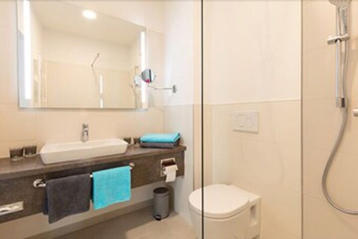 Room 18 of 28