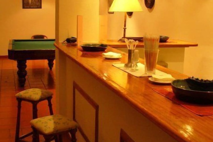 Lounge 16 of 33