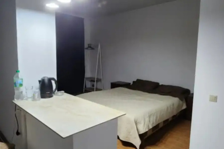 Room 4 of 9