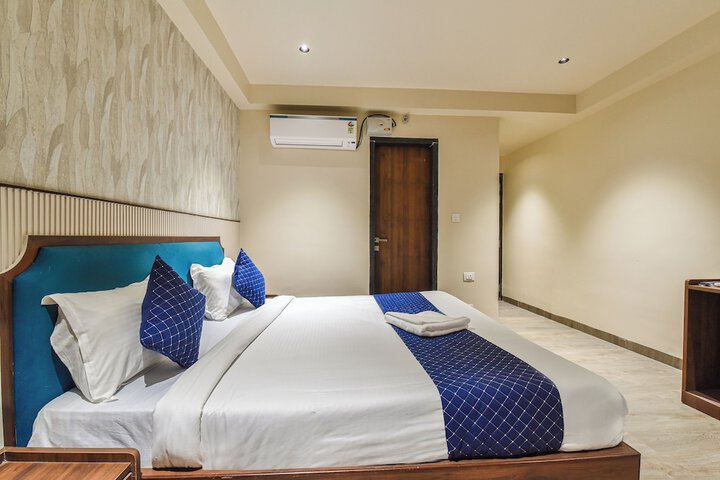 Room 14 of 18