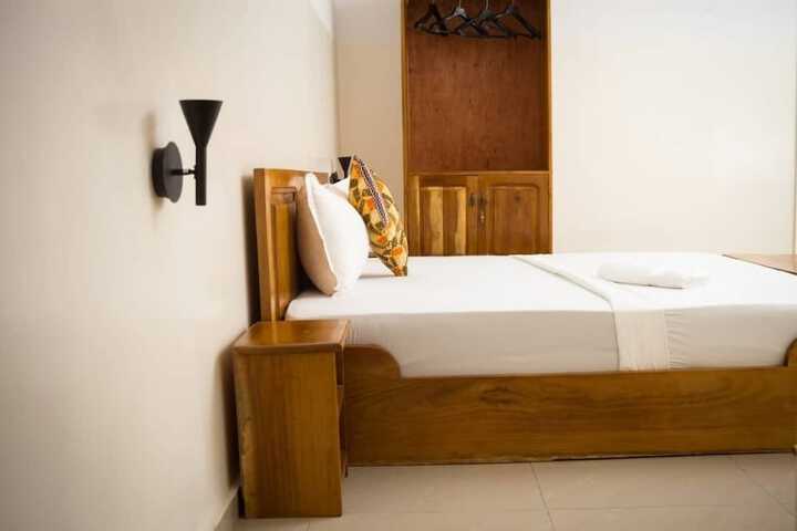 Room 5 of 18