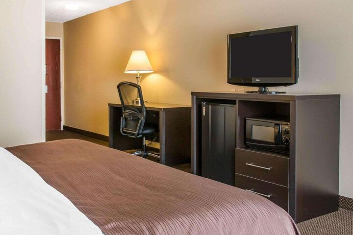 1 King Bed (2 of 26)